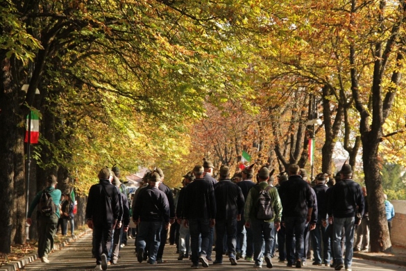 Alpini a Salsomaggiore: Gruppo alpini in sfilata